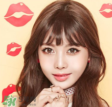 棕色头发图片女生_棕色中长发卷发发型图片